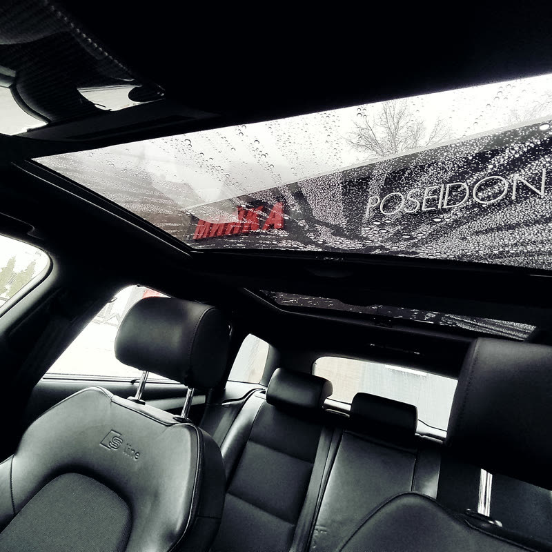 Панорамний дах автомобіля зсередини